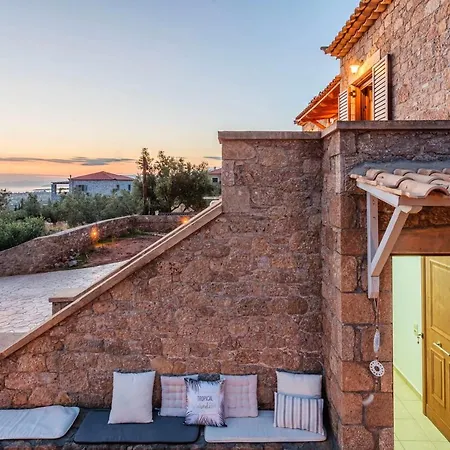 Mani Summer Escape - Spacious Home, Fully Equipped Διαμέρισμα Λεύκτρο