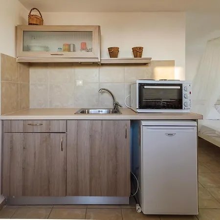 Lejlighed Mani Summer Escape - Spacious Home, Fully Equipped Lévktron